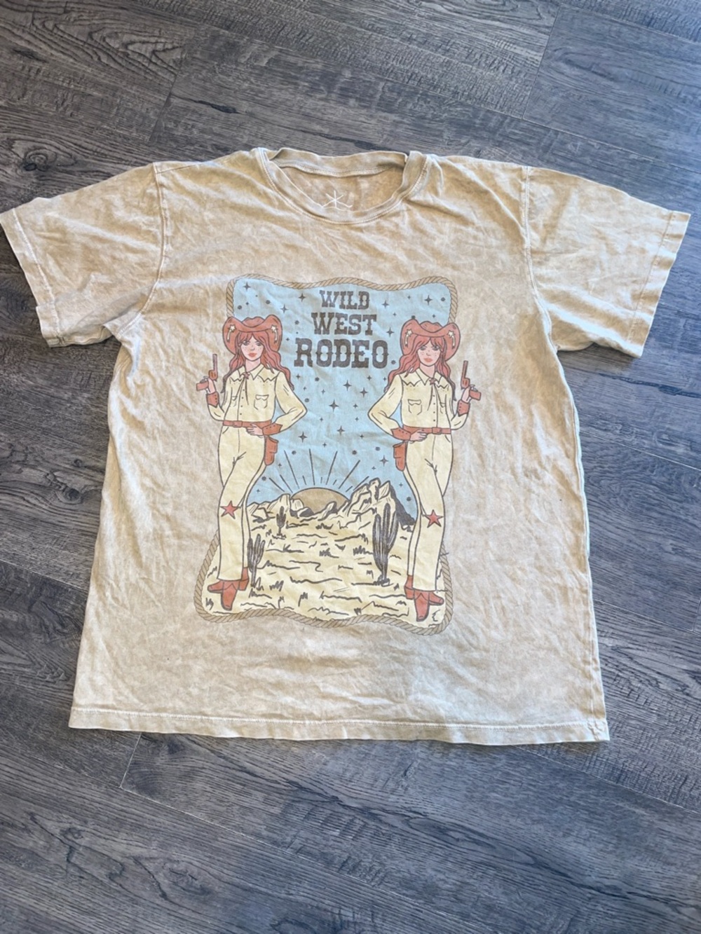 🇺🇸 MADE IN THE USA ~ Wild West Rodeo Graphic Tee - Beige Cowboy Print